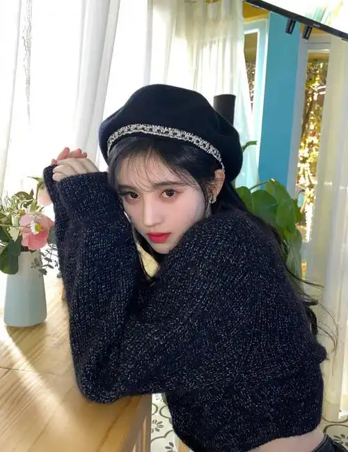 鞠婧祎这也太会穿了黑色贝雷帽短开衫显高又气质