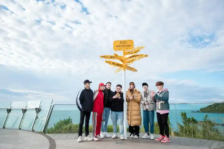 青春的花路本周收官范丞丞朱正廷跳伞