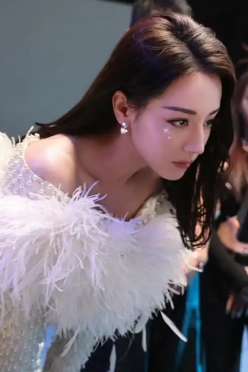 迪丽热巴独家对镜自拍##迪丽热巴mv片场照