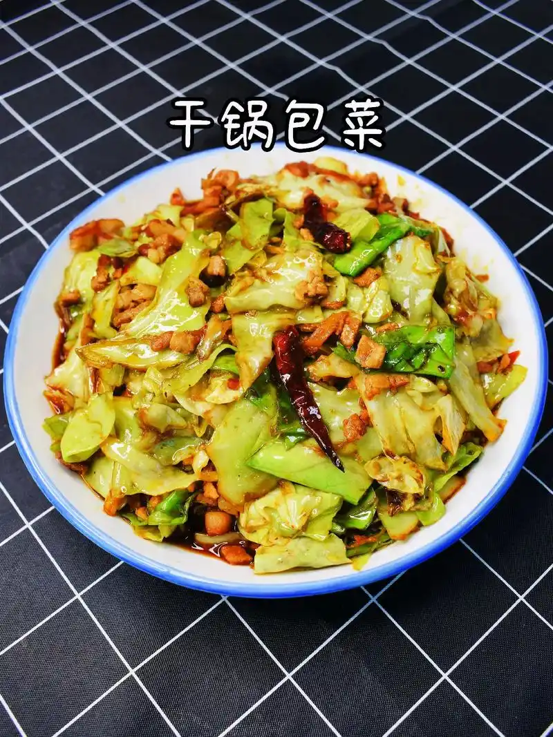干锅包菜.每次去饭店必点干锅包菜,今天你自己在家这样做,香辣 - 抖音