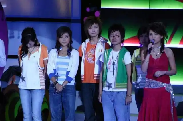 《向往的生活》本周开播,05超女重聚,何炅泪崩一句话令众人感慨