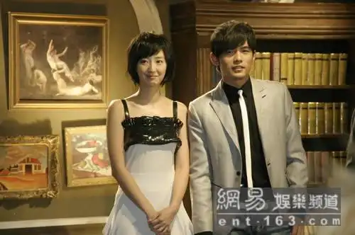 周杰伦与桂纶美可谓郎才女貌,十分登对.