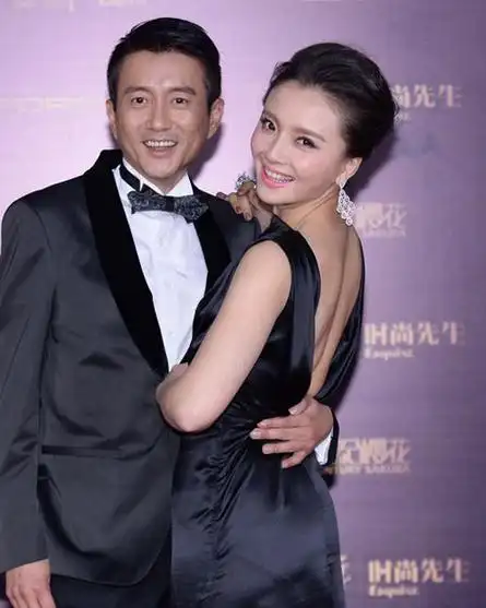 【组图】【头条】:槿汐姑姑孙茜怀孕 贴上与丈夫的童年照图