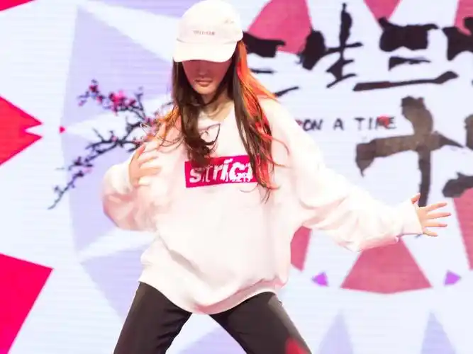 刘亦菲三生三世十里桃花首映礼热舞