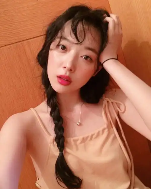 气质女神崔雪莉性感美女自拍照图片