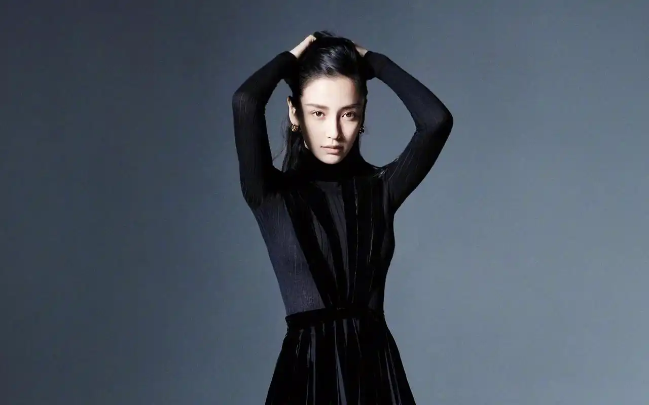 美女辣妈angelababy最新黑白写真图片桌面壁纸