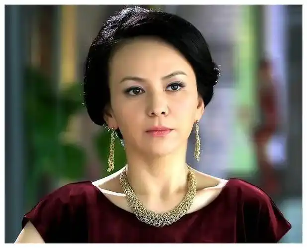 考入上戏,被公派国外留学,31岁塑造"雪姨",如今依旧深入人心