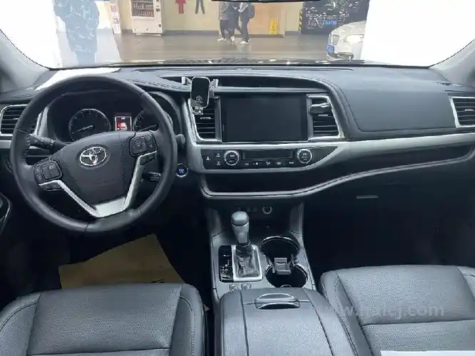 丰田汉兰达20t手自一体四驱尊贵版7座2019款