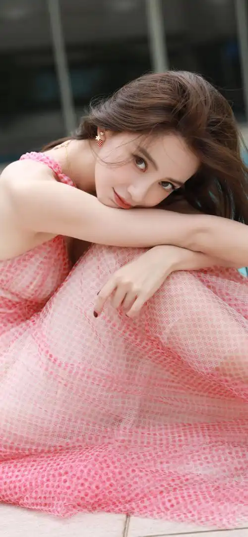 angelababy三五风来亦徐行#  二月第一天,猜你的头像/壁纸要换了蠢