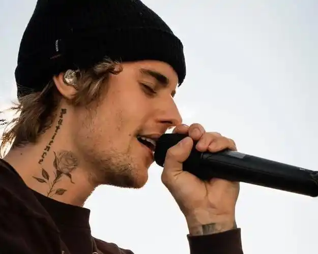 justinbieber为什么被粉丝称作贾隆平