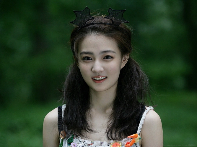 主演《闪光少女》的徐璐有哪些演艺经历?