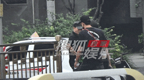 林更新 史芮伊##林更新与女友牵手逛街##林更新疑新恋情曝光