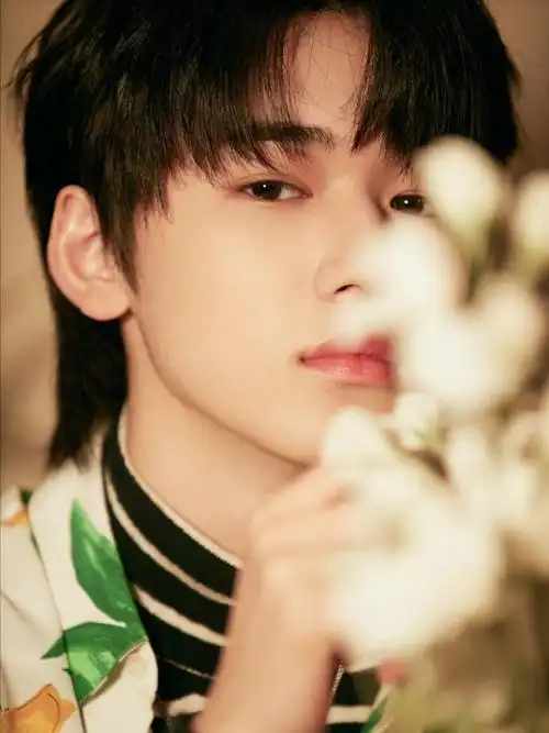 宋亚轩壁纸阳光正好