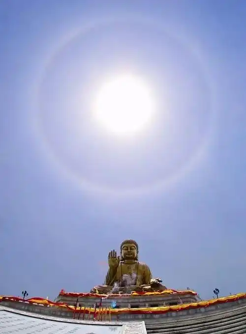 五台山惊现佛光一幕真的太神奇了