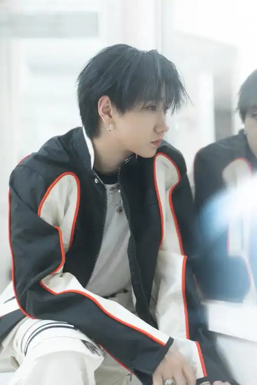 汪苏泷音乐节大片好帅气呀,超级喜欢汪苏泷的歌!__财经头条