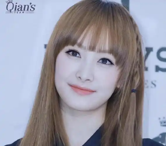 没想到2024刚开年37岁的宋茜就打出了一副王炸