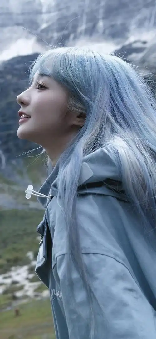 元气蓝发美女高清手机壁纸