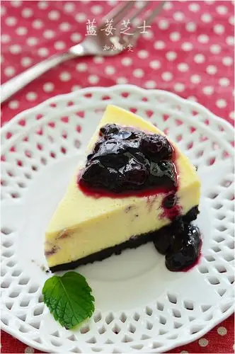 炎夏里的一丝清凉冰蓝莓芝士
