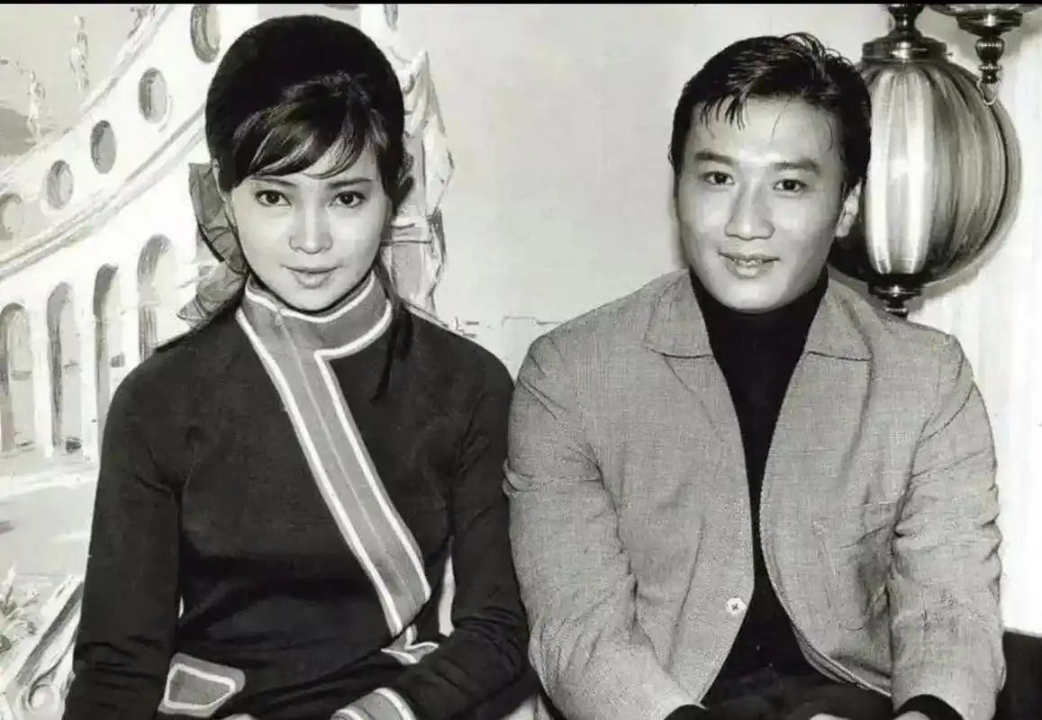 谢霆锋的父亲谢贤年轻时和萧芳芳合影的照片成为了人们茶余饭后的话题