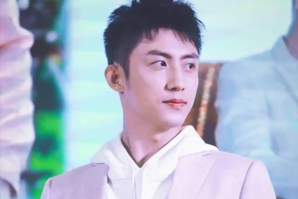 小虎牙大长腿,最帅的黄景瑜,你怎么能不知道他呢