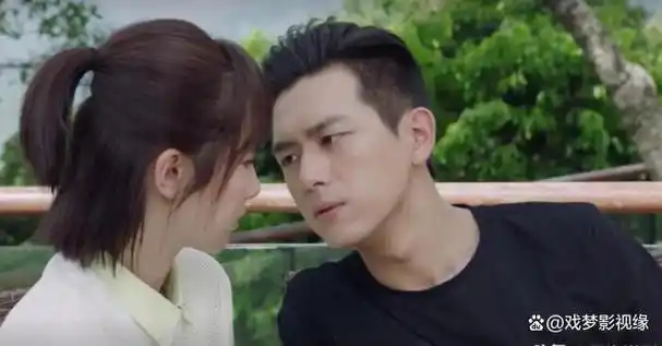 由李现和杨紫领衔主演,讲述了一位天才电竞选手与学霸女生之间的浪漫