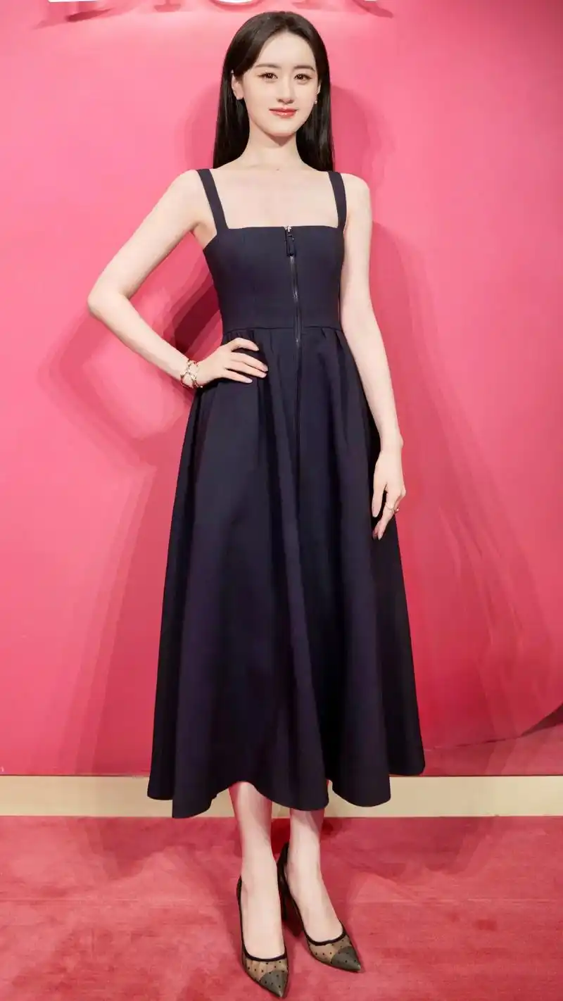 当红小花#袁冰妍 #壁纸 #这样的身材打几分 #明星  - 抖音