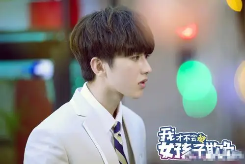 蔡徐坤帅气最新壁纸_我才不会被女孩子欺负呢