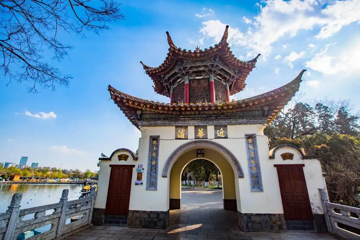 昆明大观公园,环境优美,风景秀丽,园中藏有"古今第一长联"