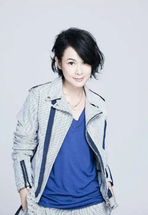 刘若英已经51岁了,她晒出自己的近况,简直逆天了!越活越漂亮