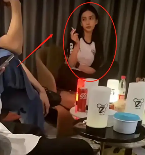 杨颖猛抽烟神情享受,全然不顾"女神"形象,堕落到这种地步?