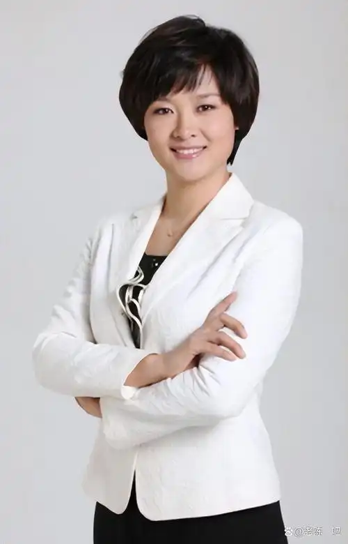 李小萌直播眼角淤青,网友:被家暴了?李小萌:别逗了,这是摔的