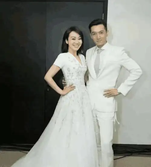 胡歌和明星合照,从没输过,唯独和他合照输了,网友:这就是爱_网易订阅