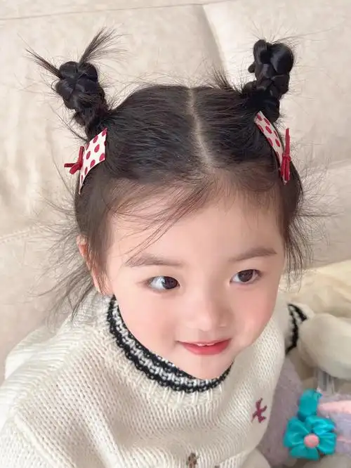 女孩子的双丸子头玩一天不会散