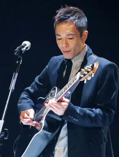 【图】黄贯中我是歌手龙的传人演唱受争议 摇滚现场嗨到爆