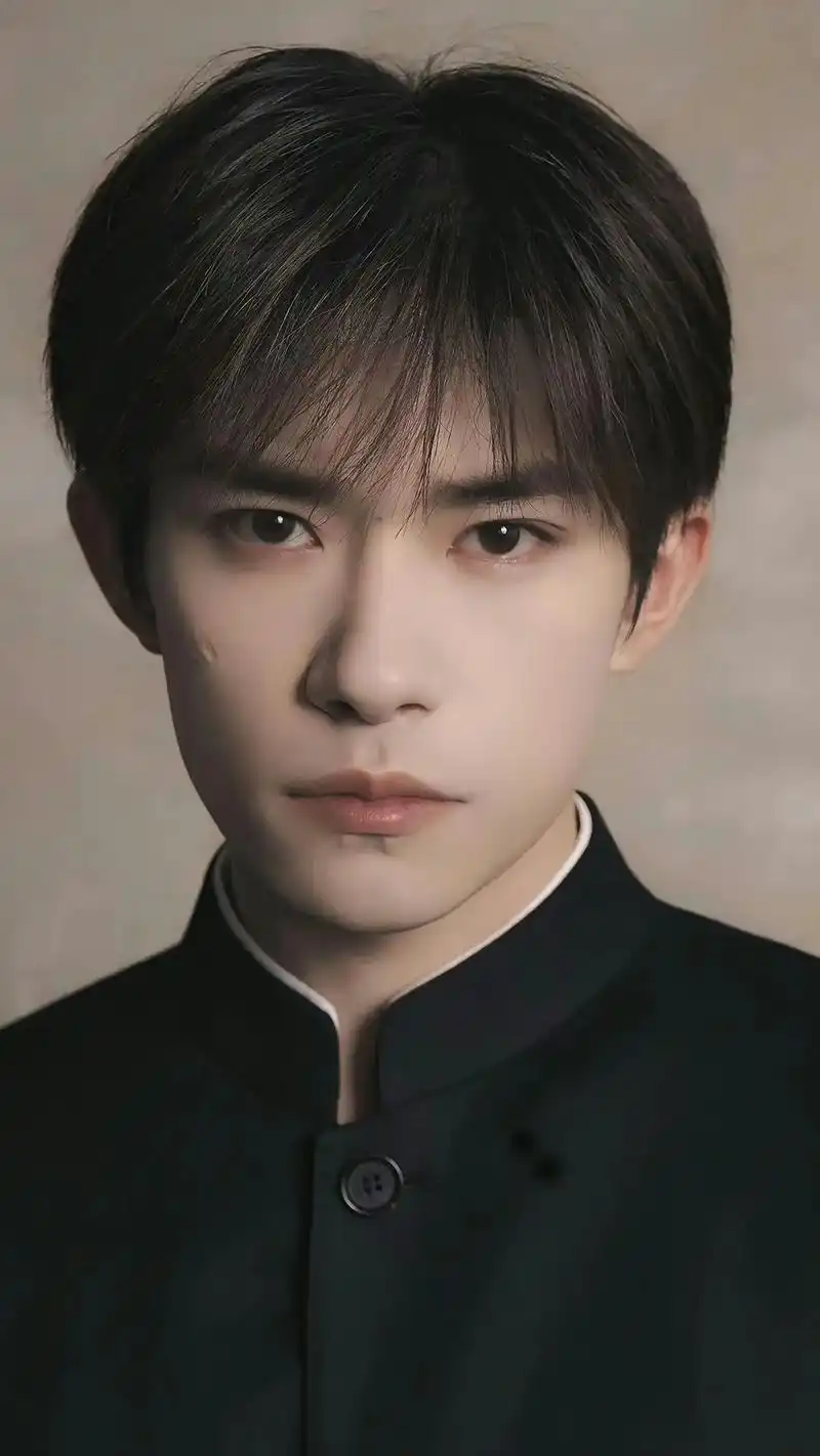 一张适合放大的脸.美四的脸名不虚传#易烊千玺 #易烊千玺绝美 - 抖音