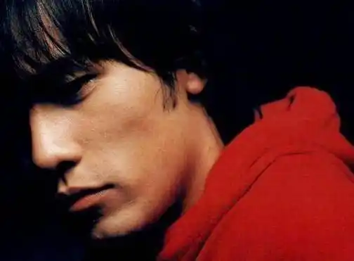 酷酷的少年感到爱上奶茶中年发福,周杰伦年轻时的颜值被低估了吗