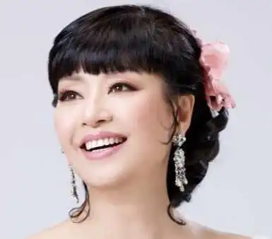 殷秀梅:与前夫闪婚闪离,二婚嫁外国富豪,今现况如何?