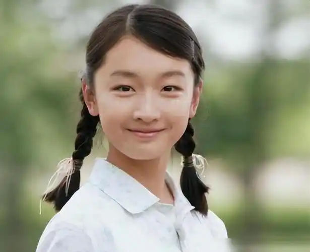 2020年的金鸡奖颁奖典礼上,周冬雨凭借着与易烊千玺合作的现实主义