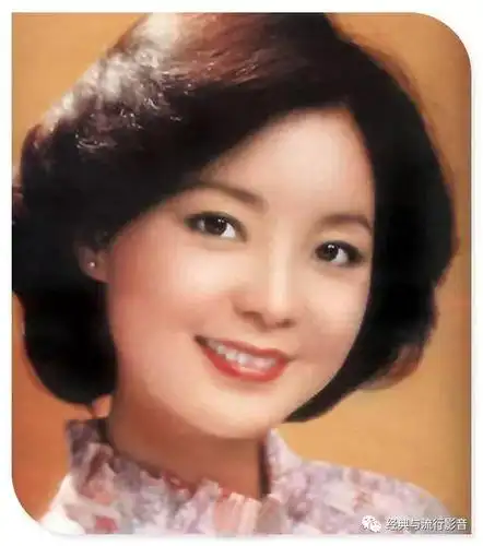 邓丽君微笑靓照大汇集,越看越甜,越看越美!