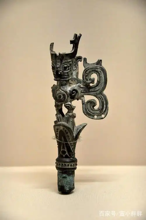 人首鸟身青铜像 1986年广汉三星堆遗址二号坑出土