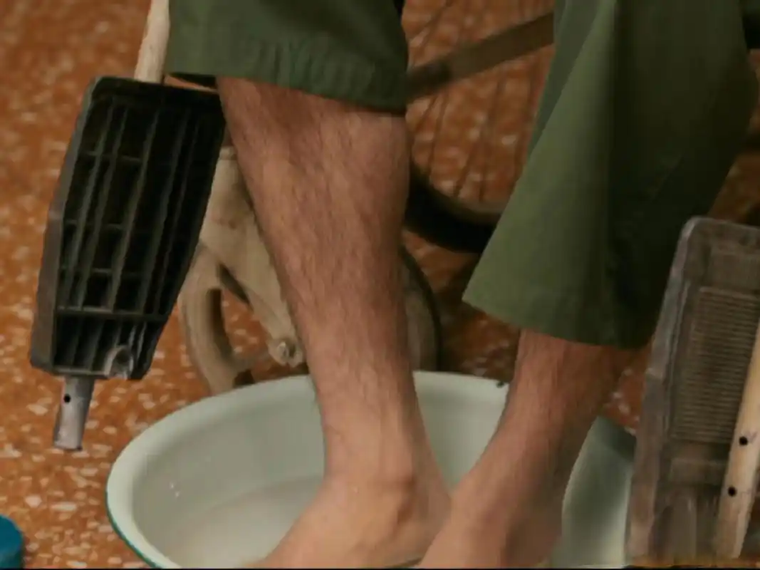 肖战的脸和腿毛各长各的,迷人可爱的脸,性感茂盛的毛,嘿嘿;-)实实在在