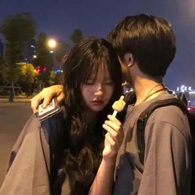 情头像情侣双人两张甜 两人合照高清情侣头像一左一右