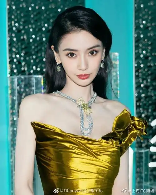 one itc 时尚分享#演员@angelababy佩戴蒂芙尼blue book高级珠宝系列