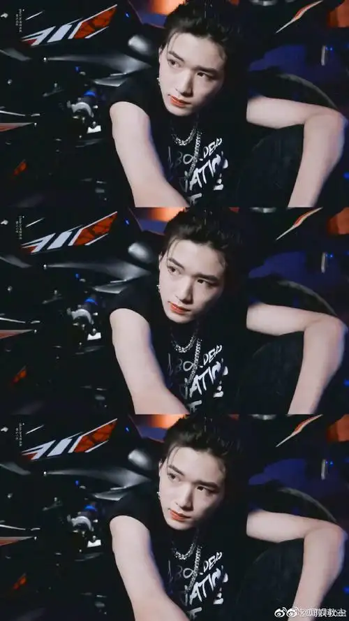 行走的人间alpha#宋亚轩超a机车造型93,谁看了不叫一声轩哥!