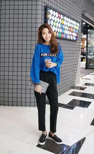 蓝色上衣配什么颜色裤子 4种蓝色上衣搭配立刻拥有清新气质