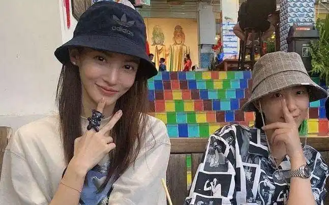 李斯丹妮金晨再传绯闻同游厦门六天五夜多次被拍一同回家过夜