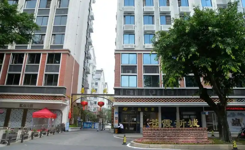 苍霞新城改造提升二期立面动工