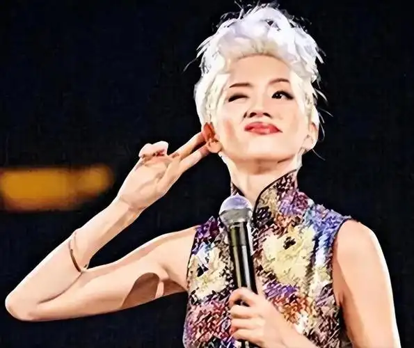 梅艳芳弥留之际,张学友紧握她的手,陪伴她咽下了最后一口气