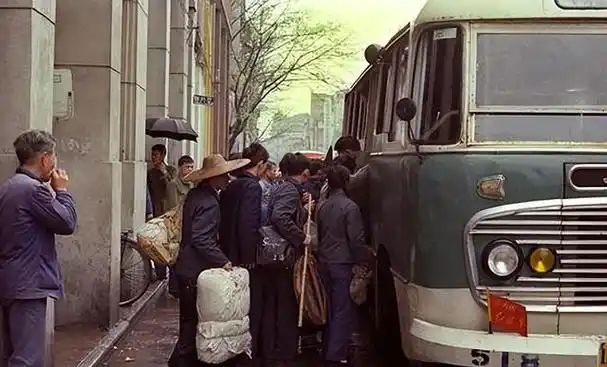 80年代中国50张老照片,温馨又怀旧,真实记录那个时代