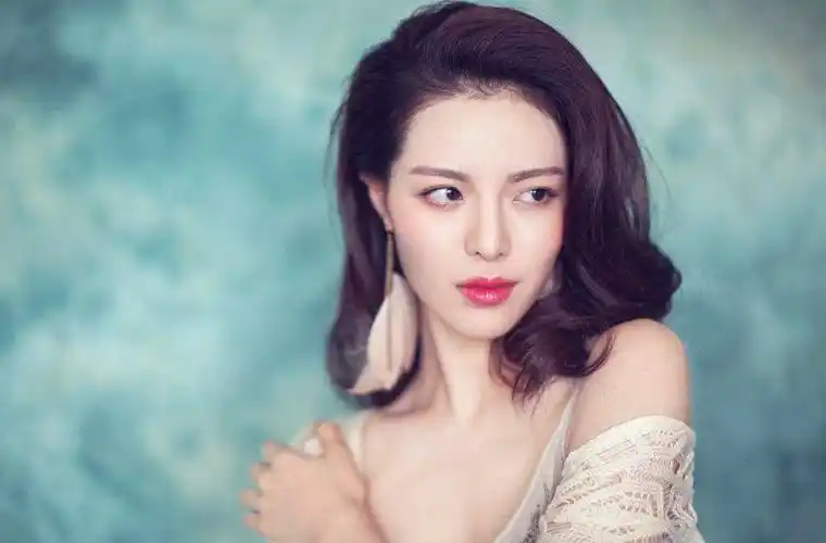 钟楚曦个人资料简介(钟楚曦她的魅力在哪?